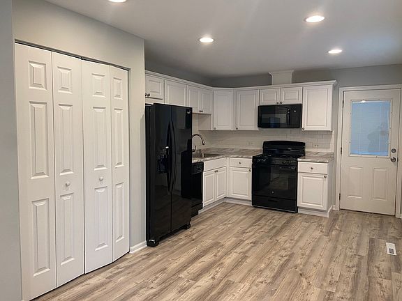 2nd image of 6 E Briarwood Dr