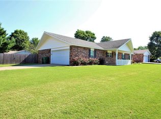2515 W Oak St, Rogers, AR 72758