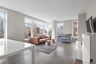 Rented by R New York