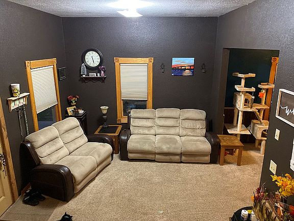 3rd image of 327 S Main St
