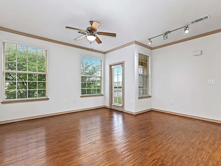 Trinity Bell Gardens Apartments — Photo 28
