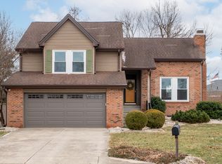 55 Village Cir, Zionsville, IN 46077