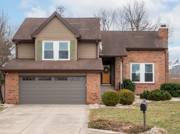 55 Village Cir, Zionsville, IN 46077