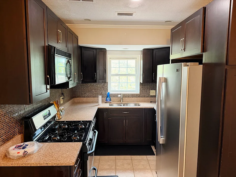 18 Lake Shore Ter #3