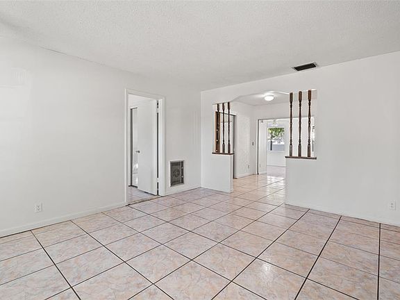 5th image of 5921 Yorkshire Rd