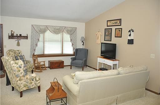 2nd image of 272 Woodlawn Dr
