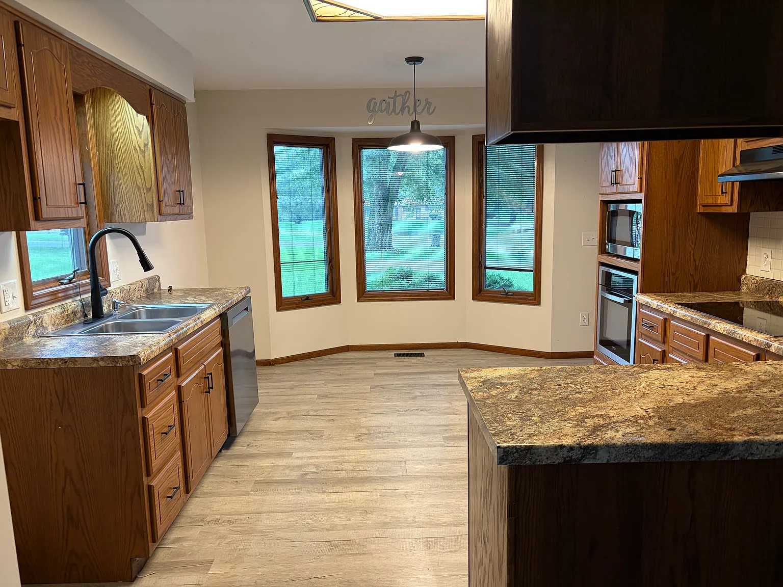 3 bed, 1.5 bath, 1700 sqft, $1,800 — Photo 3