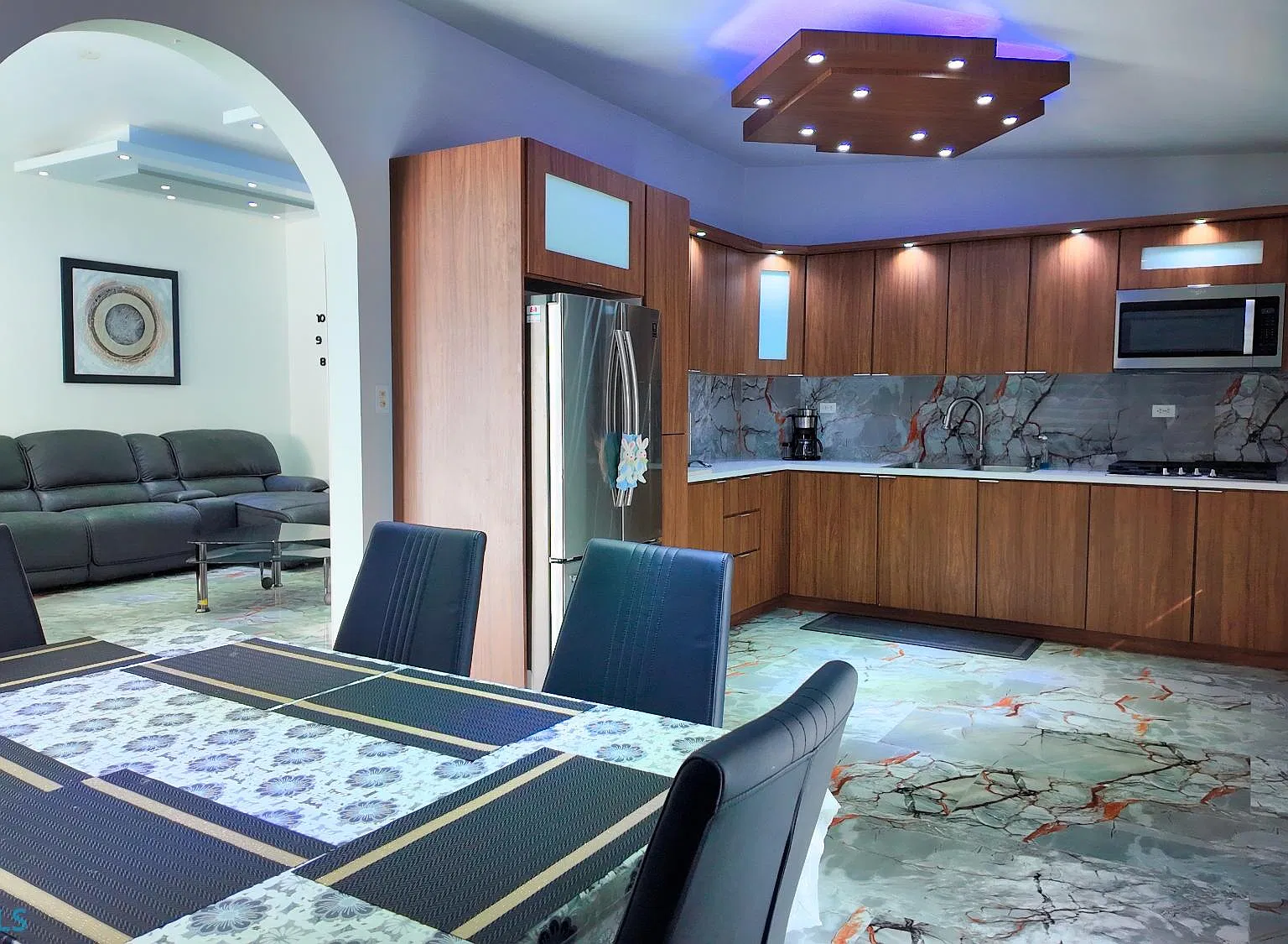 1 bed, 1.0 bath, 450 sqft, $600 — Photo 2