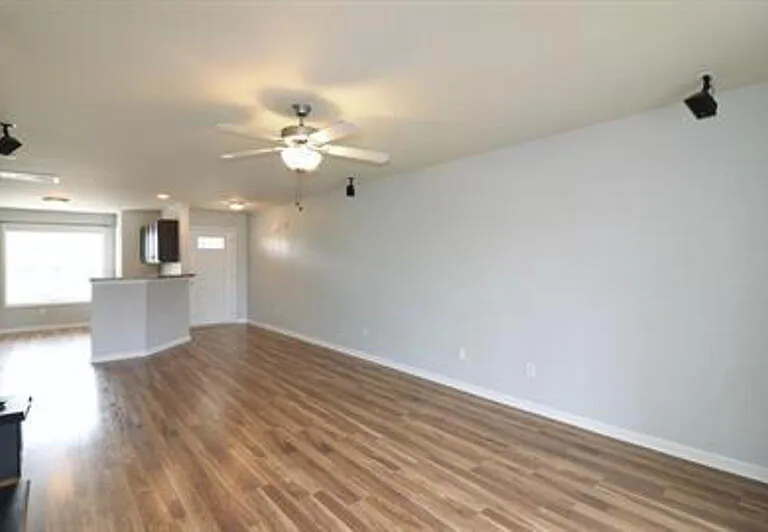 198 Collinwood Dr — Photo 17