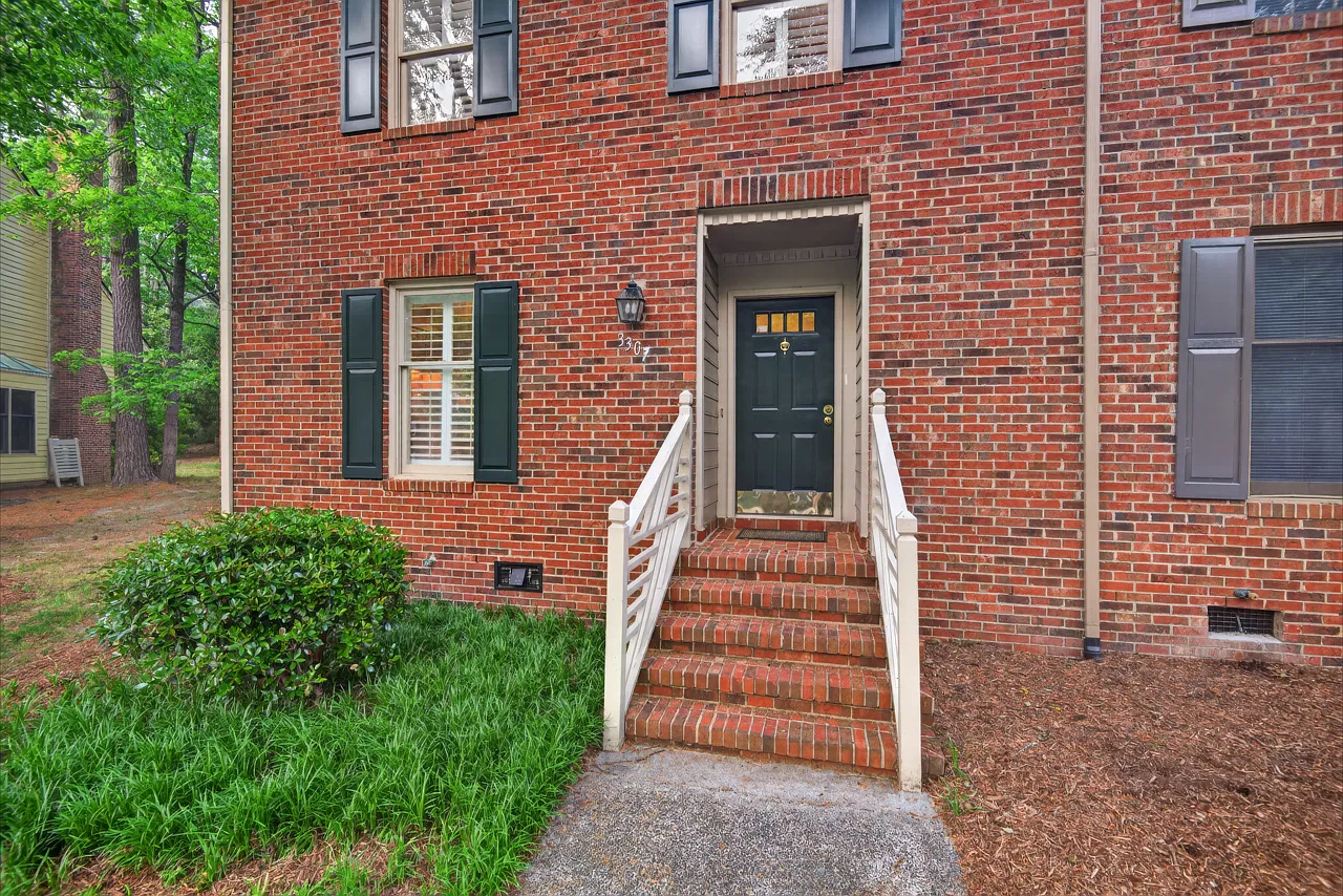 3 bed, 2.5 bath, 1706 sqft, $2,395 — Photo 2