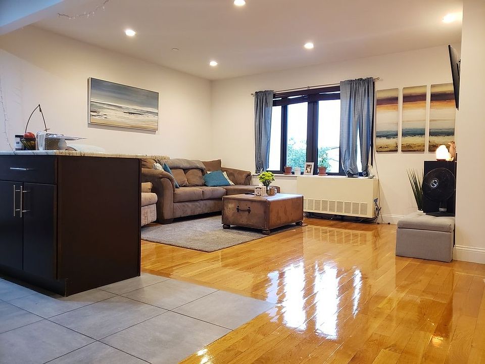 1st image of 2627 30th St APT 3R