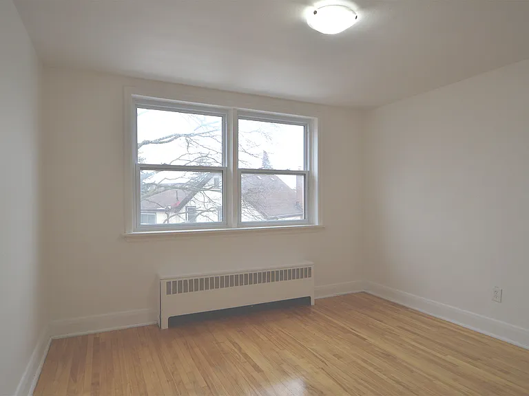 141 Borden Ave N — Photo 11