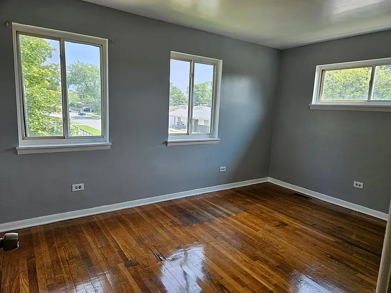 9258 S Parnell Ave — Photo 18