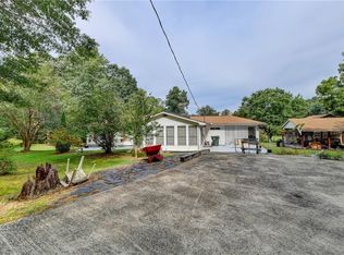 1836 Thomas Dr, Hoschton, GA 30548