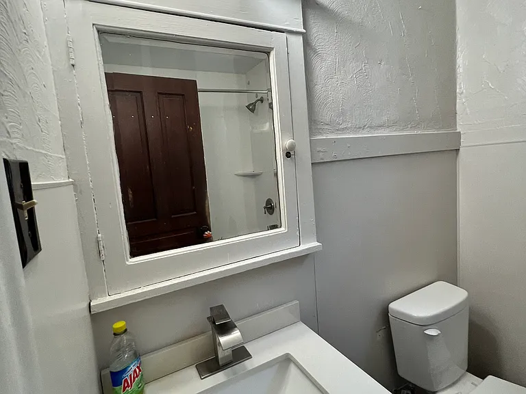4434 Clarence Ave — Photo 6
