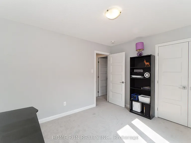 282 Nelson St E — Photo 29