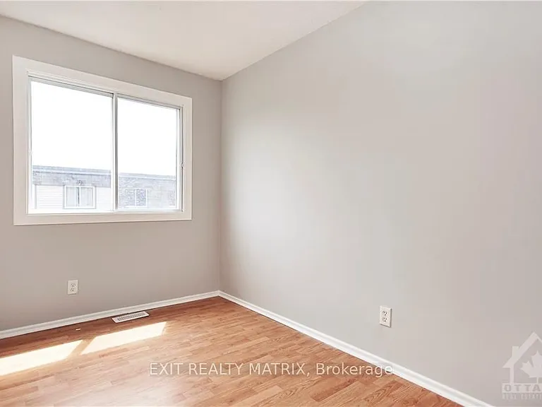 2988 Fairlea Cres — Photo 17
