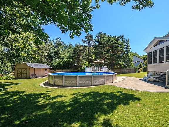3rd image of 11741 Jennifer Ct