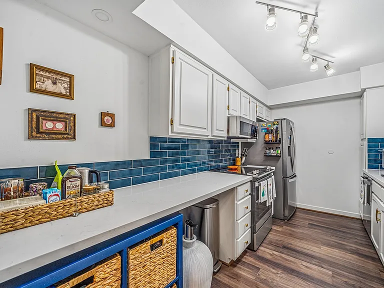 359 N Post Oak Ln #219 — Photo 12