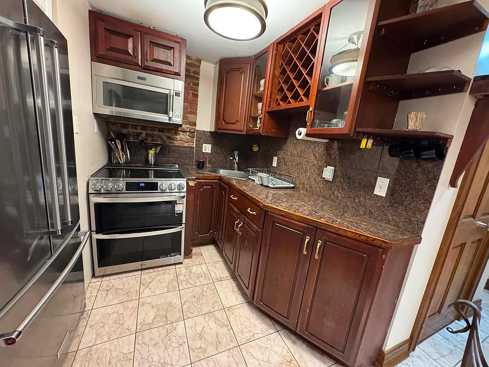 15 Chilcott Pl #G