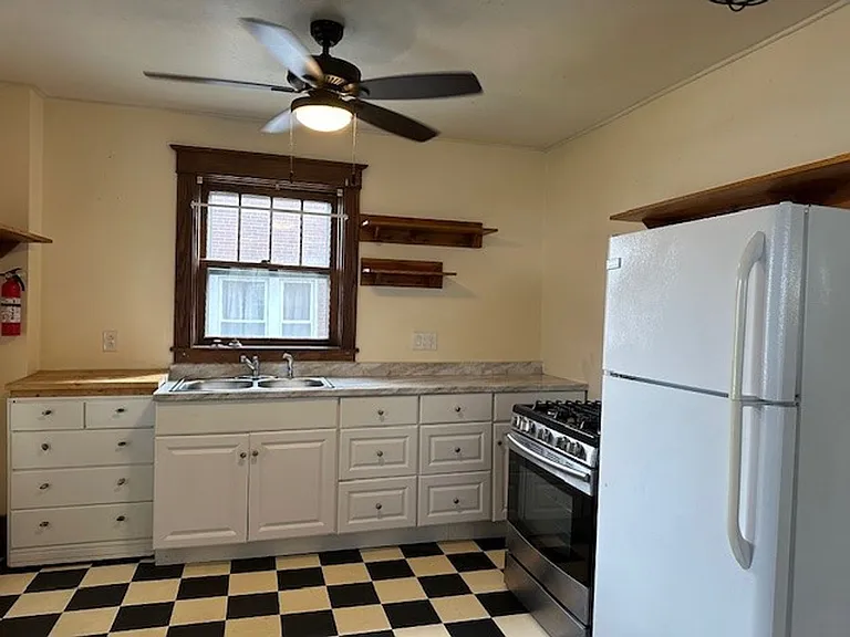 303 E Main St — Photo 7