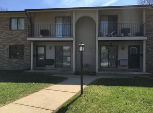 1467 S Carriage Ln FLOOR 1, New Berlin, WI 53151
