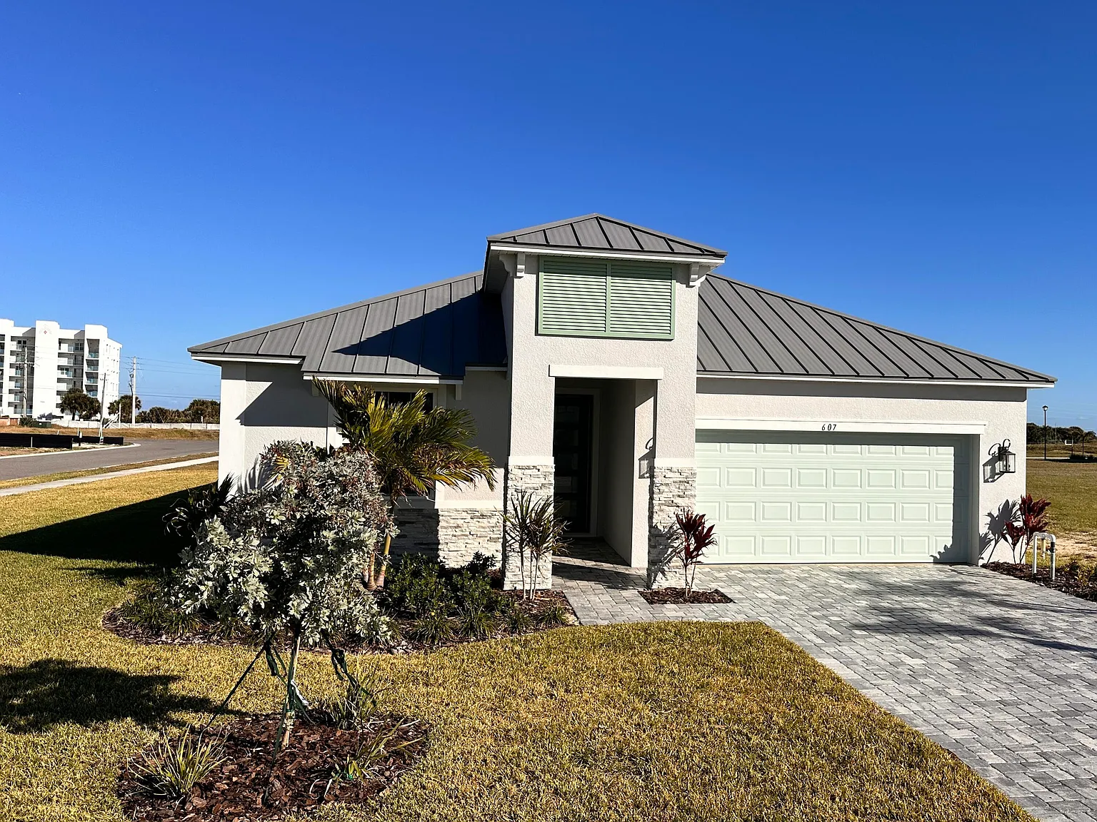 4 bed, 3.0 bath, 2154 sqft, $5,000 — Photo 1