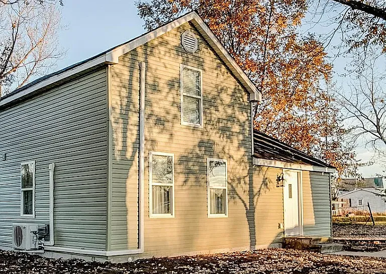 Adams St — Photo 1