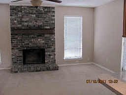 4th image of 2208 Hollybush Ln