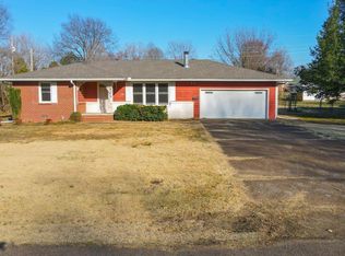 425 N College St, Martin, TN 38237