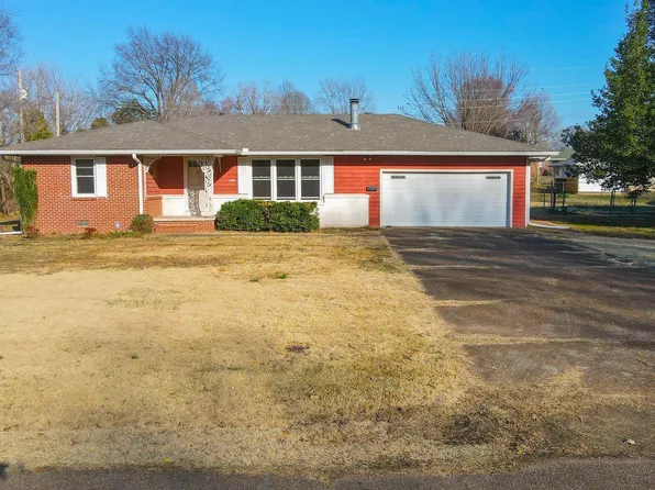 425 N College St, Martin, TN 38237