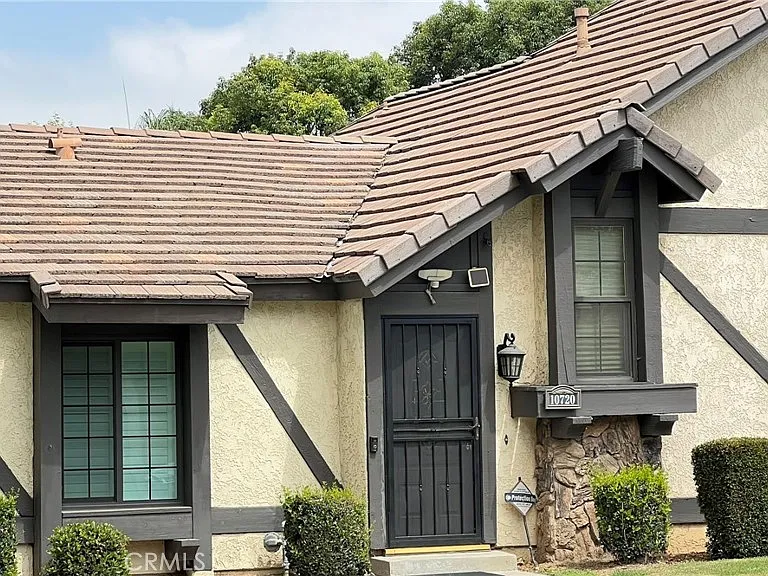 10720 Loro Verde Ave — Photo 1