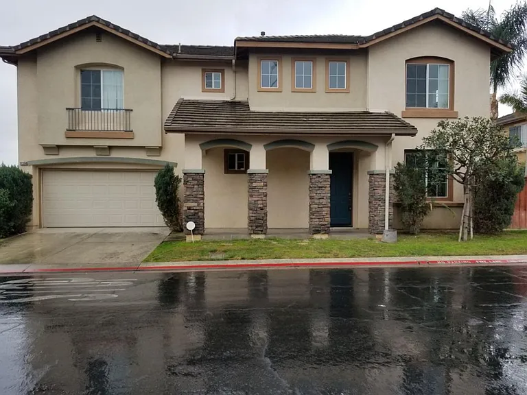 11350 Pond Ln — Photo 1