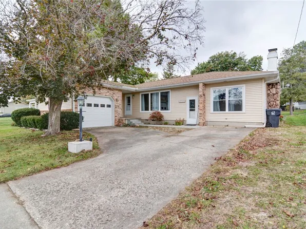 330 W Roberts Dr, Mt Zion, IL 62549