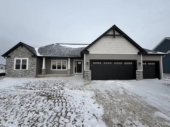 1742 Whalen DRIVE, Oconomowoc, WI 53066