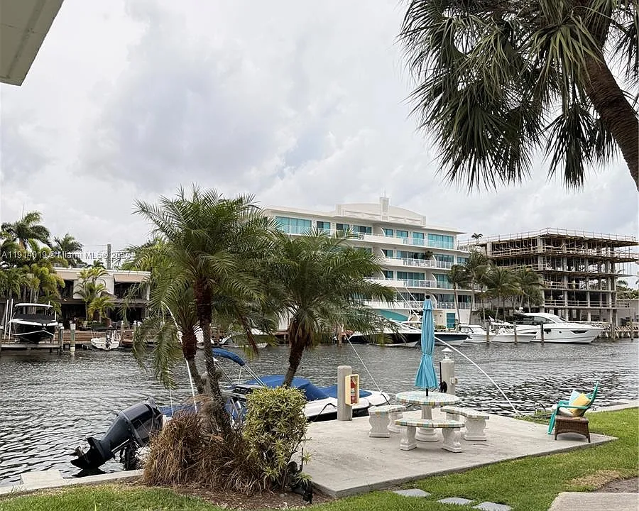180 Isle Of Venice Dr #100
