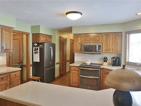 5th image of 381 Lake Of The Woods Blvd