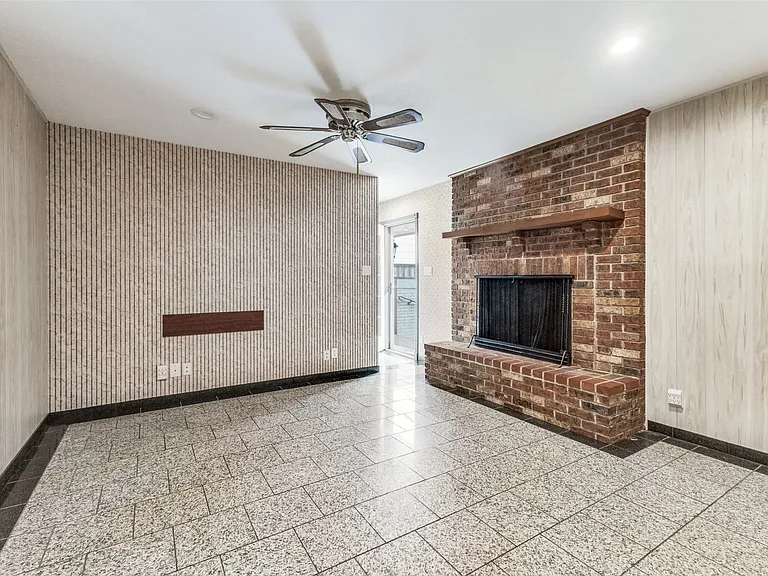 9210 Larchwood Dr — Photo 3