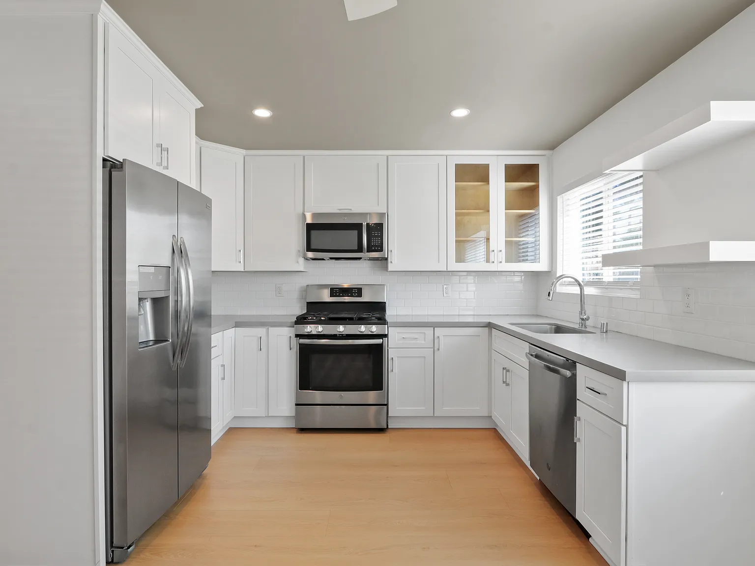 2 bed, 1050 sqft, $2,700 — Photo 1