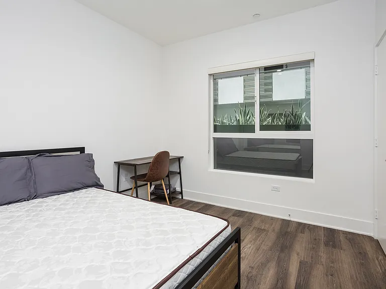 1515 Colby Ave — Photo 36