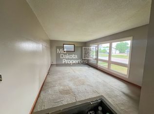 602 E Ash St, Parkston, SD 57366