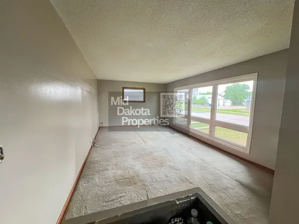 602 E Ash St, Parkston, SD 57366