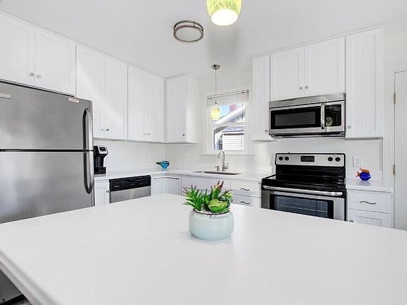 5th image of 1248 Bay Ave #1248