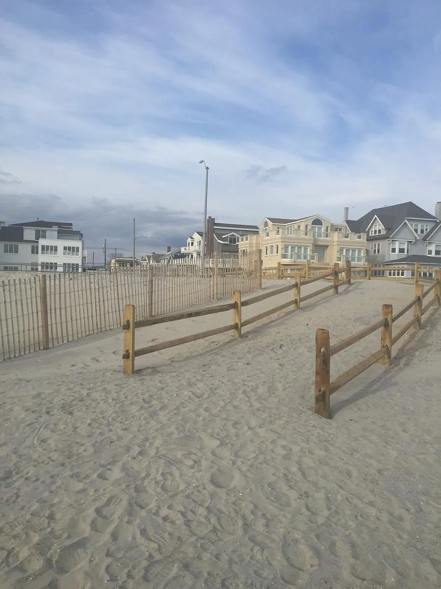 Beach - 8 S Richards Ave #LOWER