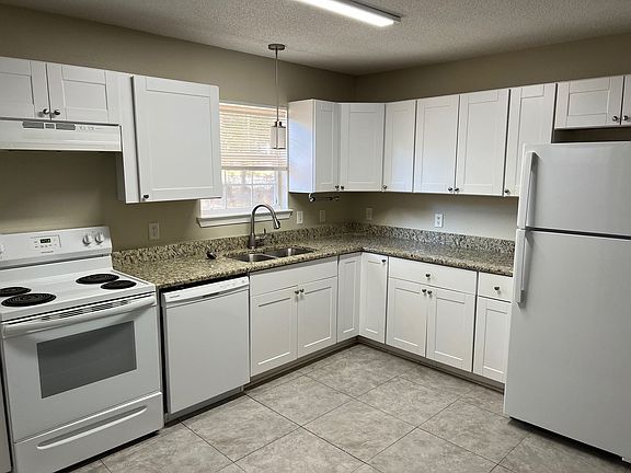 3rd image of 1741 E Johnson Ave