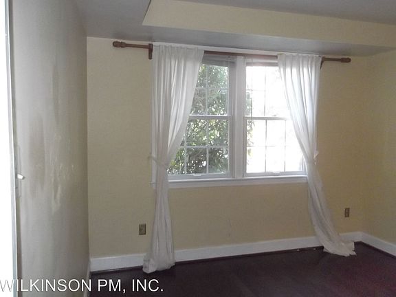 5th image of 1111 N Pitt St APT 1B