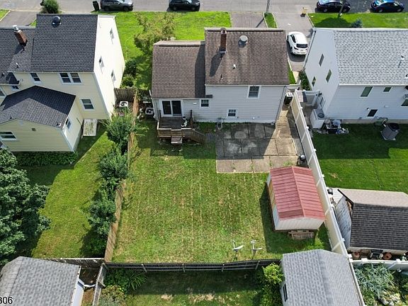 4th image of 409 Victor St