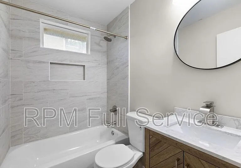 895 W Sharpe Ave #B — Photo 16