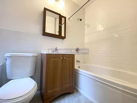 5th image of 240 W 104th St #21