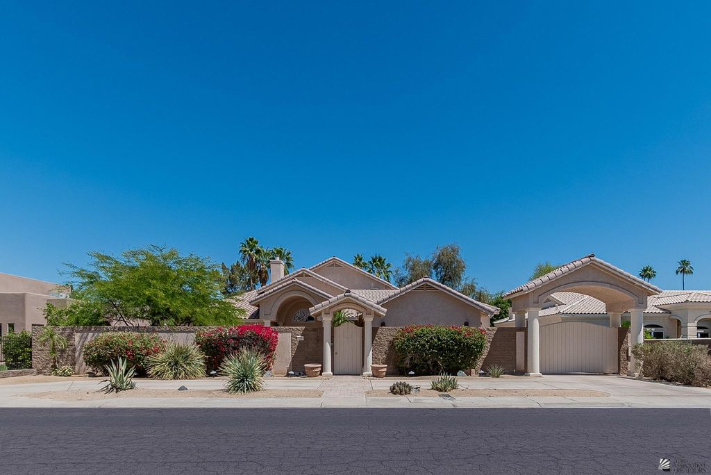 742 E Country Club Dr, Yuma, AZ - View 2